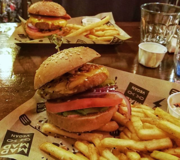 Hamburguesas veganas en Mad Mad Vegan Chueca