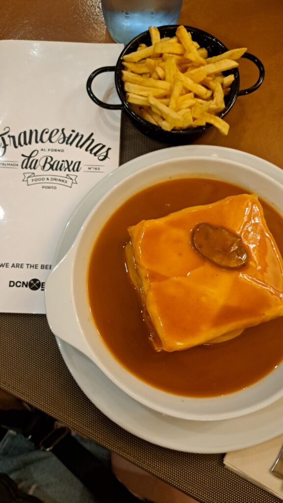 Francesinha vegana de tofu en Francesinhas da Baixa Oporto