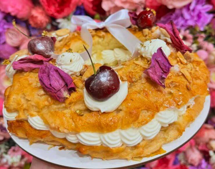 Pastelería Macchi, roscón de reyes vegano y sin gluten con decoración coquette