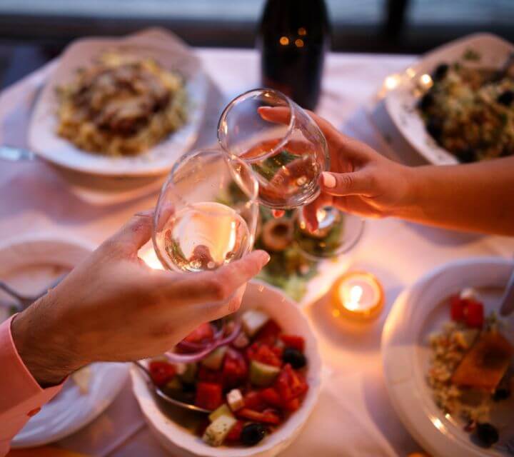 Ideas de cenas románticas para restaurantes en San Valentín. Como organizar una cena romántica para el Día de los Enamorados en un restaurante.